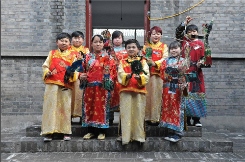 'Pocket shadow puppet’actors in Pingyao ancient city