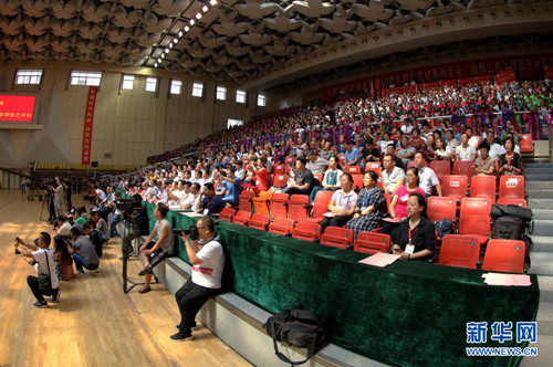 Gong and drum show staged in Taiyuan