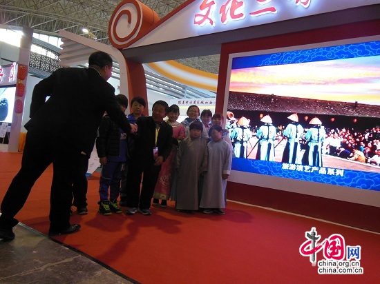 Shadow puppetry makes its appearance at Beijing cultural expo