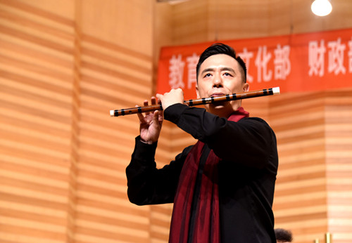 Classic folk music thrills Shanxi University