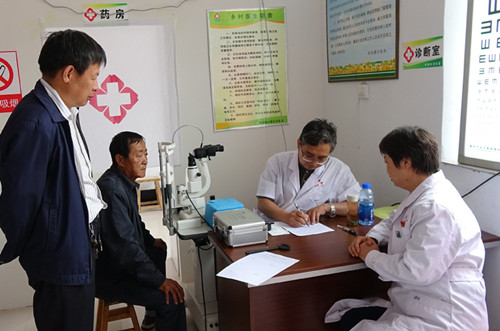 SXU volunteers provide medical services to villagers
