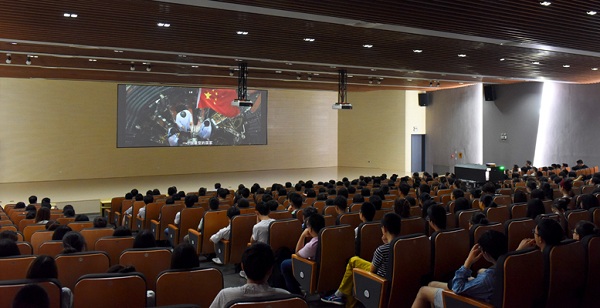 SXU organizes group watching of documentary Amazing China