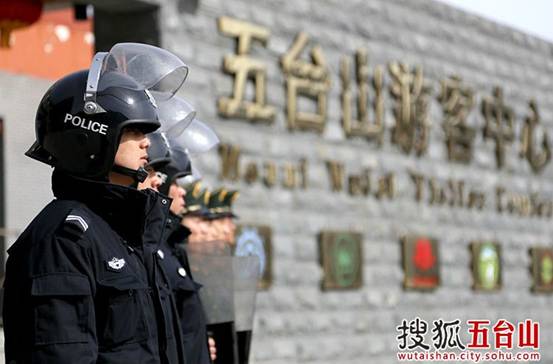 Police ensure public security on Mount Wutai for Lantern Festival