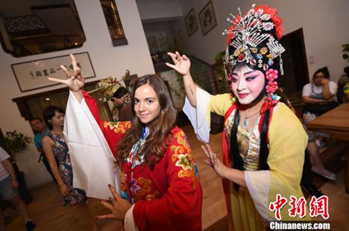 French students take part in exchange activities in Shanxi