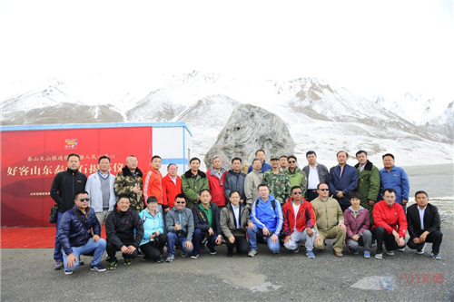 Taishan stone stands on China's highest pass