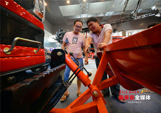 Agricultural machinery exhibition wraps up in Tai'an