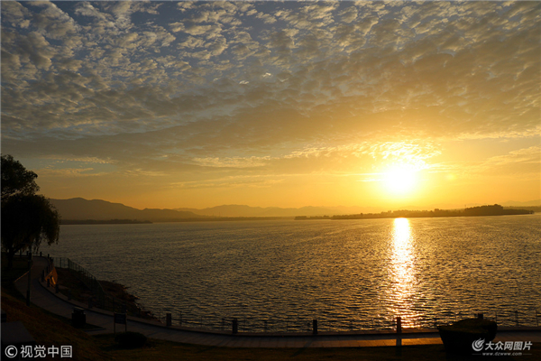 Qingyun Lake captured through lens