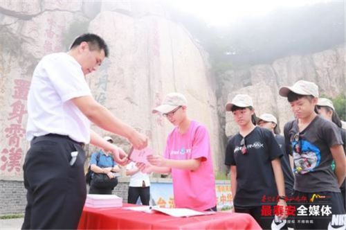 Taiwan youth experience coming-of-age ceremony at Mount Tai