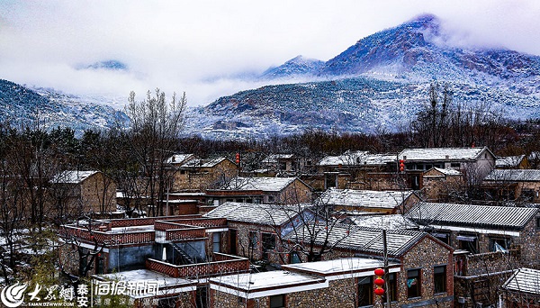 Photos capture snow on Mount Tai