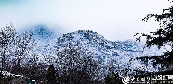 Photos capture snow on Mount Tai