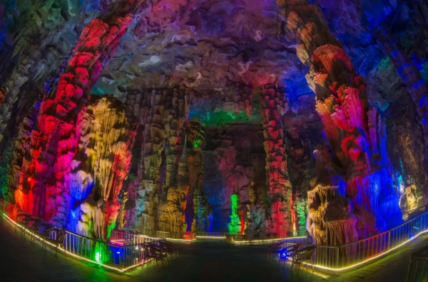Cool off at the Karst cave in Tai'an