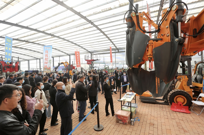 Flower and nursery stock fair opens in Tai'an