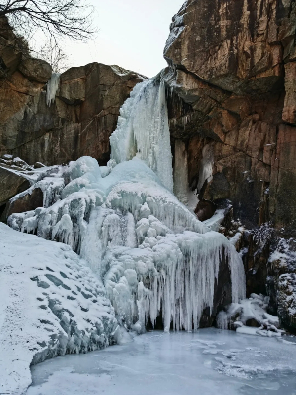 Spectacular icefall scenery on Mount Tai