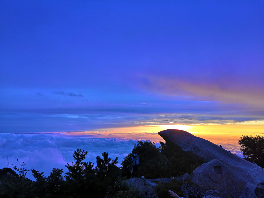 Breathtaking sunrise on Mount Tai