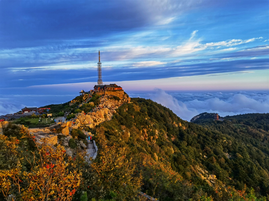 Splendid sunrise on Mount Tai