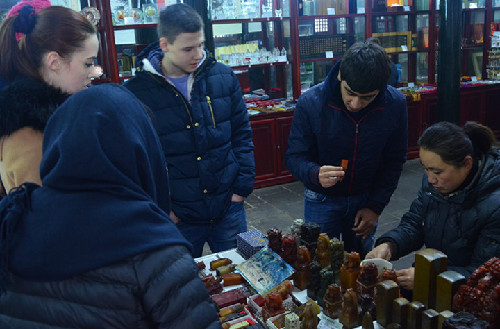 Foreign students experience Confucian culture in Shandong