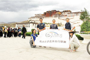 Tianjin students cycle to Tibet