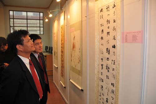 Chinese, Vietnamese artists jointly hold painting and calligraphy exhibition
