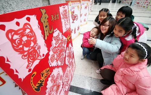 Tiger decorations around China embrace Lunar New Year