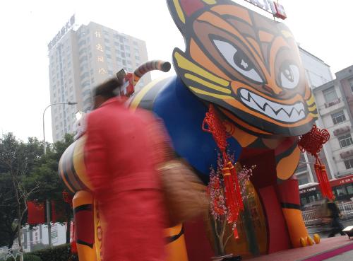 Tiger decorations around China embrace Lunar New Year