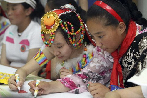 Students from quake-hit Yushu celebrate Children's Day in Tianjin