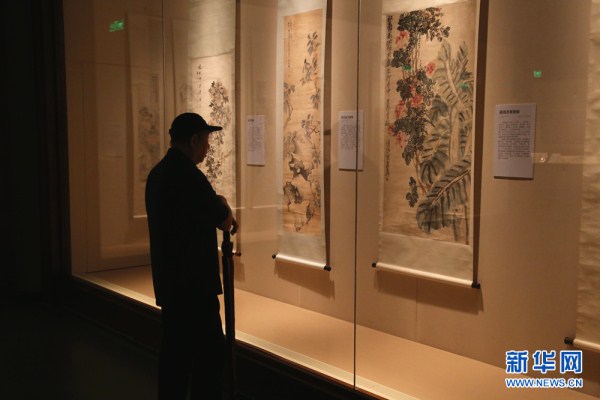 Flower paintings on display in Shenyang