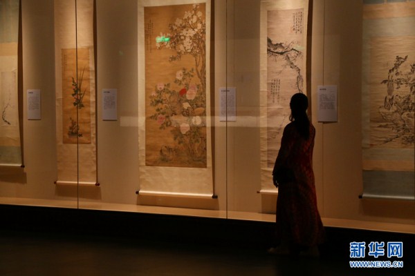 Flower paintings on display in Shenyang