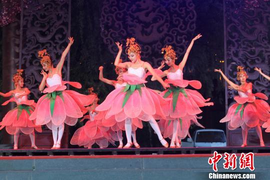 Performances staged at Shenyang’s Yunyang Pavilion