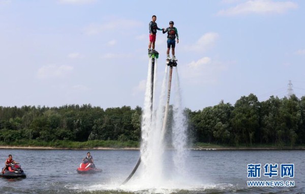 Performance above water staged in Shenyang
