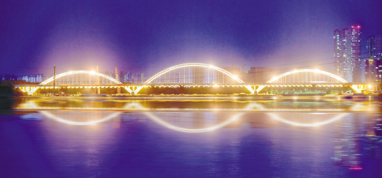 Stunning night views of bridges across Hunhe River in Shenyang