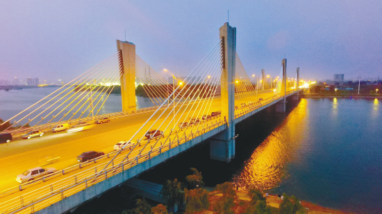 Stunning night views of bridges across Hunhe River in Shenyang