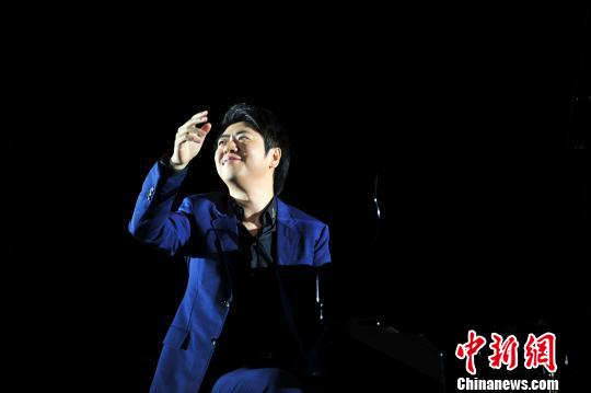 Piano master Lang Lang performs in hometown Shenyang