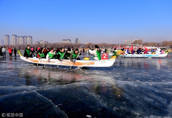 Shenyang holds icy dragon boat race