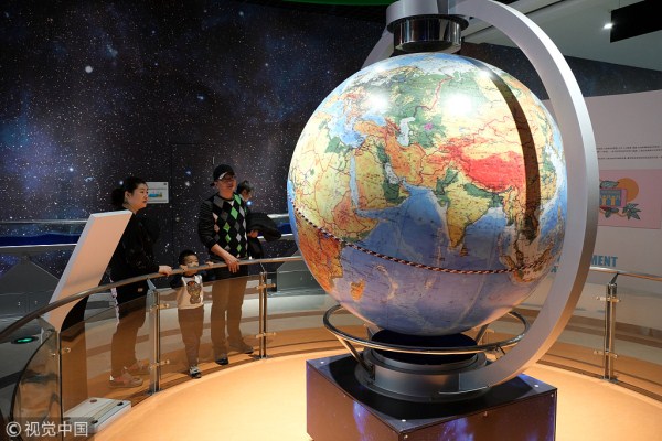 Shenyang residents look to space at museum