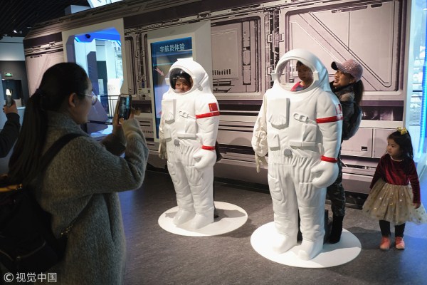 Shenyang residents look to space at museum