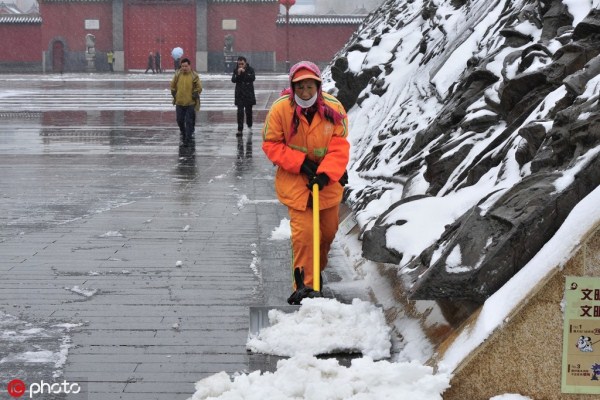 Spring snow blankets Shenyang