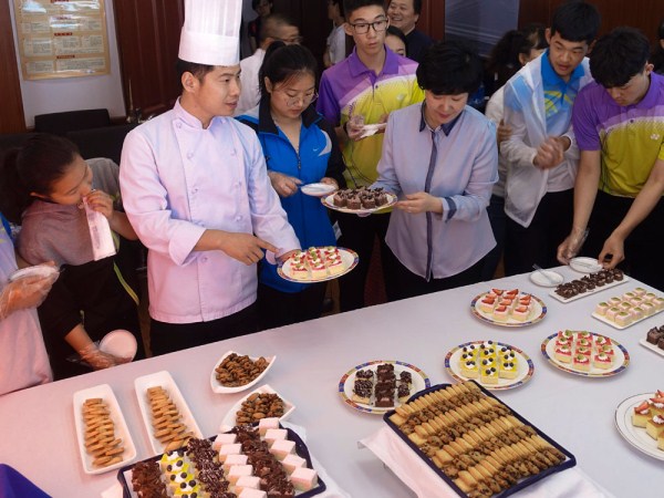 Airline gives hearing-impaired youngsters taste the high life
