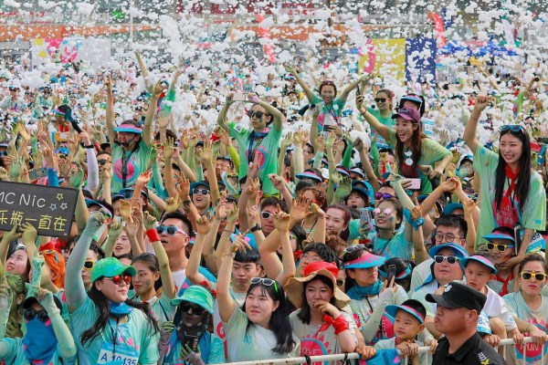 Shenyang holds bubble run event