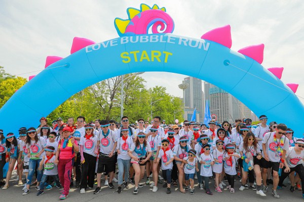 Shenyang holds bubble run event