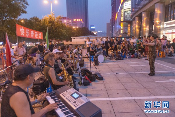 Shenyang people enjoy colorful nightlife