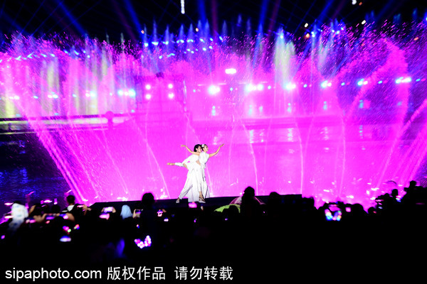 Music fountain delights, thrills Shenyang locals