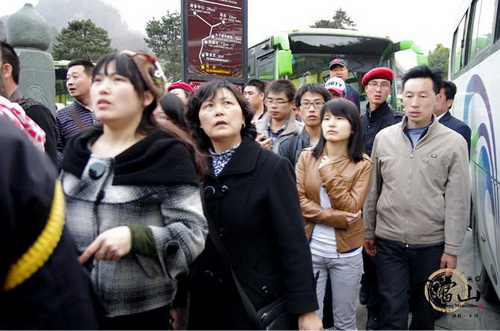 Wudang ushers tourism record on Tomb-Sweeping day