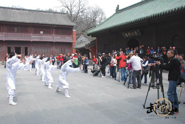 Wudang Mountains receive 4.26m tourists in 2012