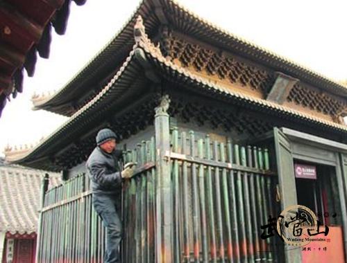 Wudang Golden Hall reinforces copper balustrades