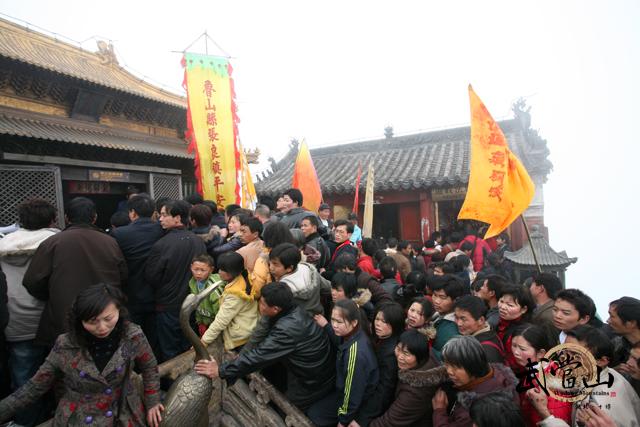 Largest pilgrim group comes to Wudang