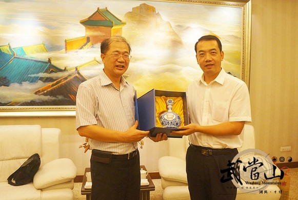 Taiwan Taoist delegation visits Wudang Mountains