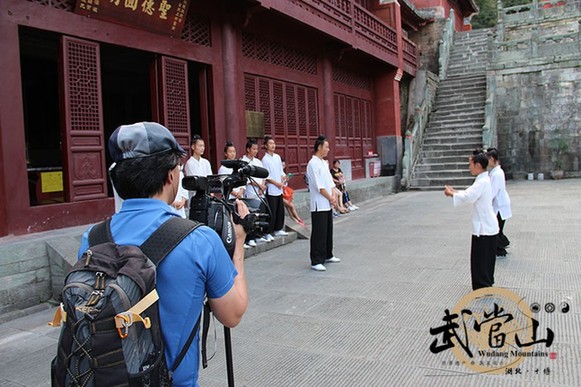 South Korean TV crew shoots program in Wudang Mountains