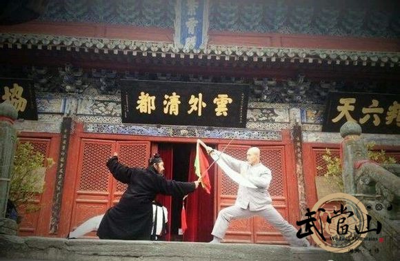 Shaolin monk Yi Long visits Wudang