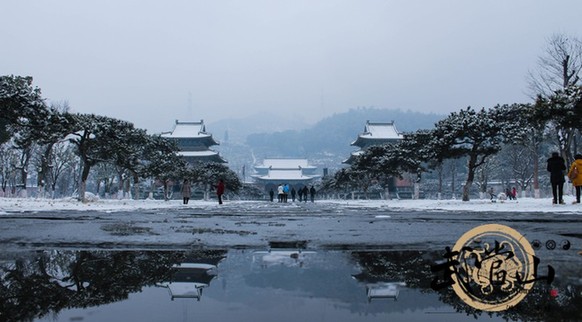 Wudang Mountains is transformed after snowfall