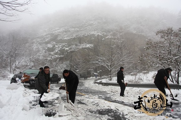 Wudang Mountains is transformed after snowfall